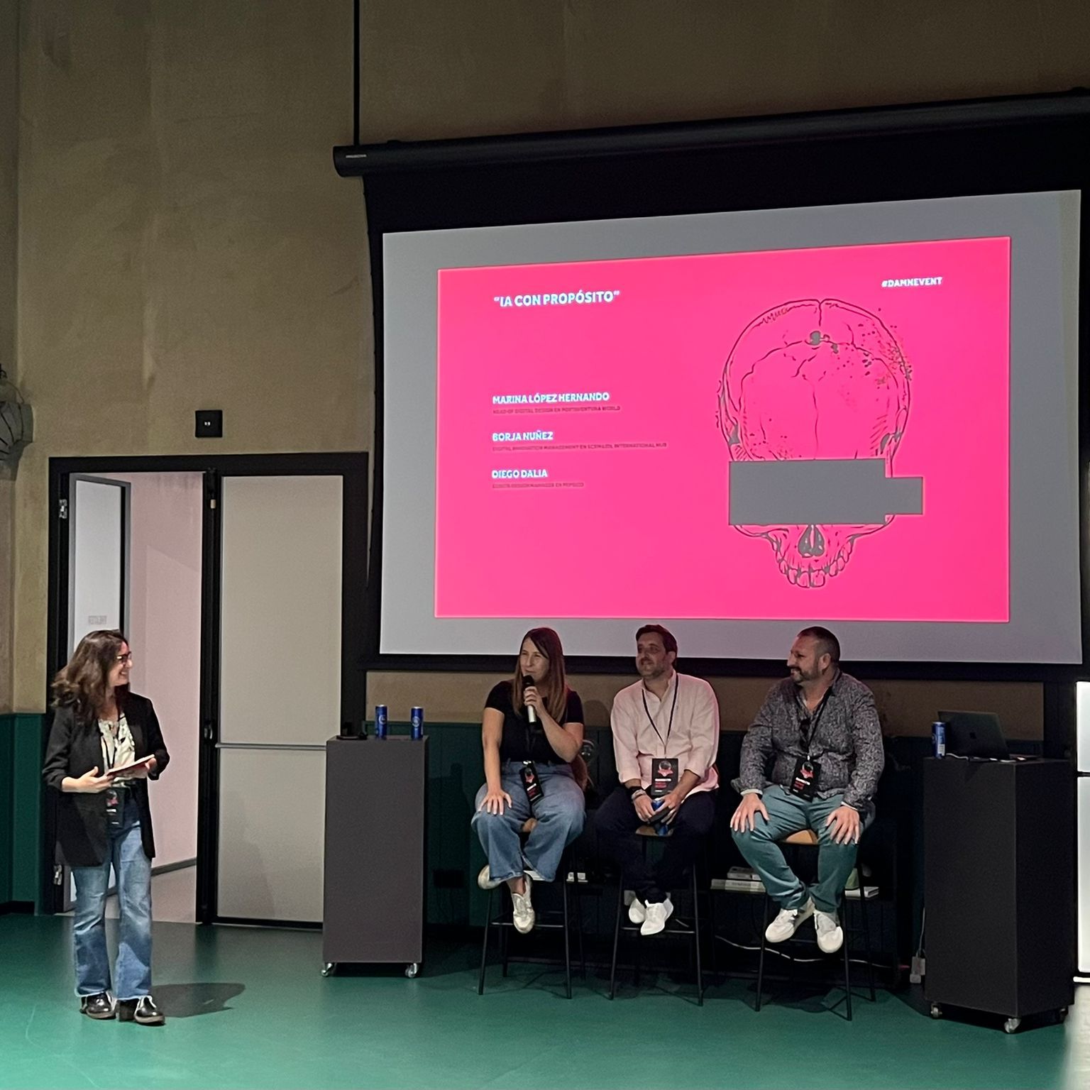 Mesa redonda Redbility DAMN